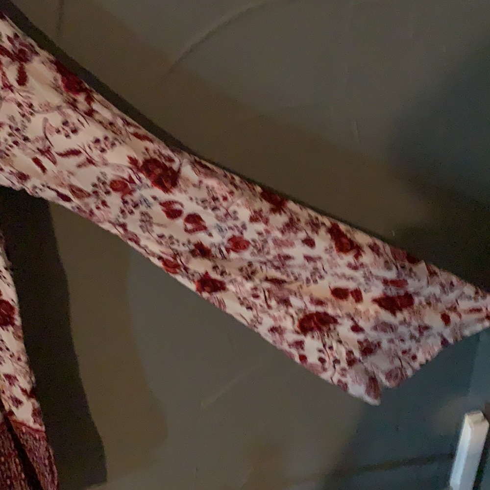 Flower pattern blouse - Picture 8 of 17